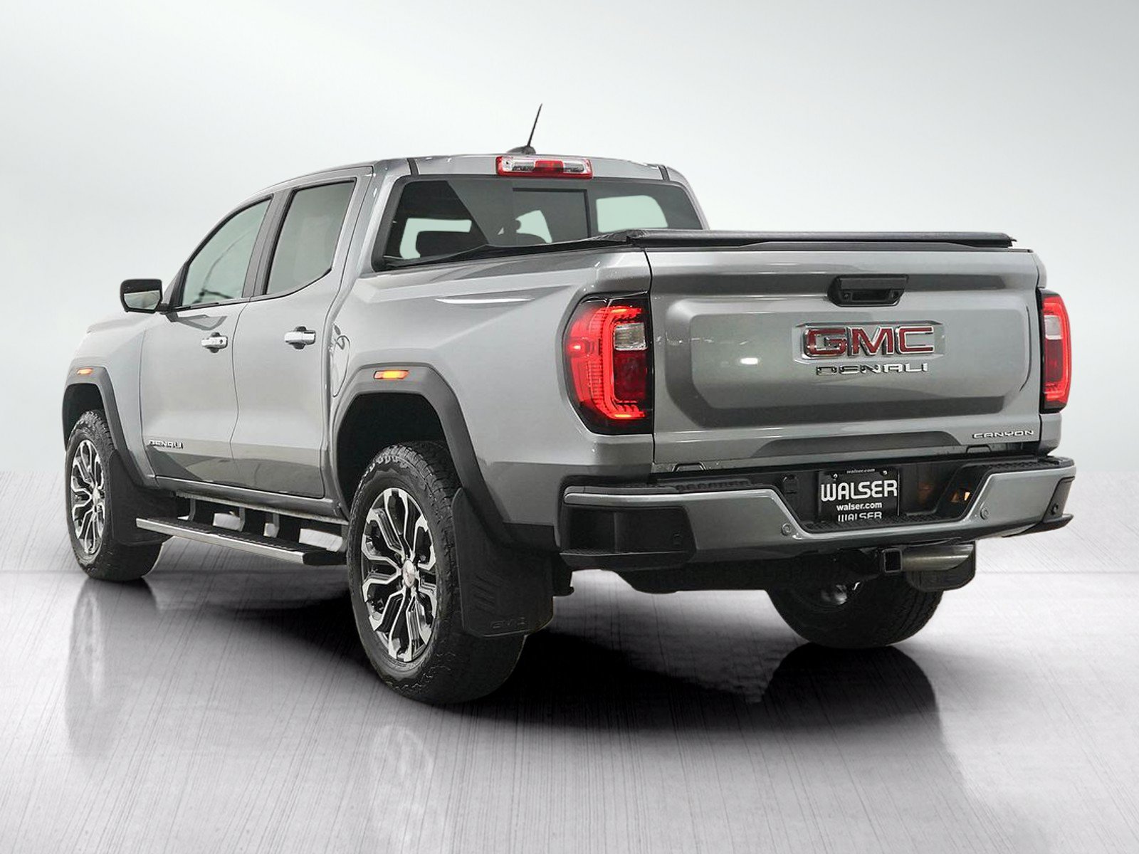 Used 2024 GMC Canyon Denali AWD/4WD image 3