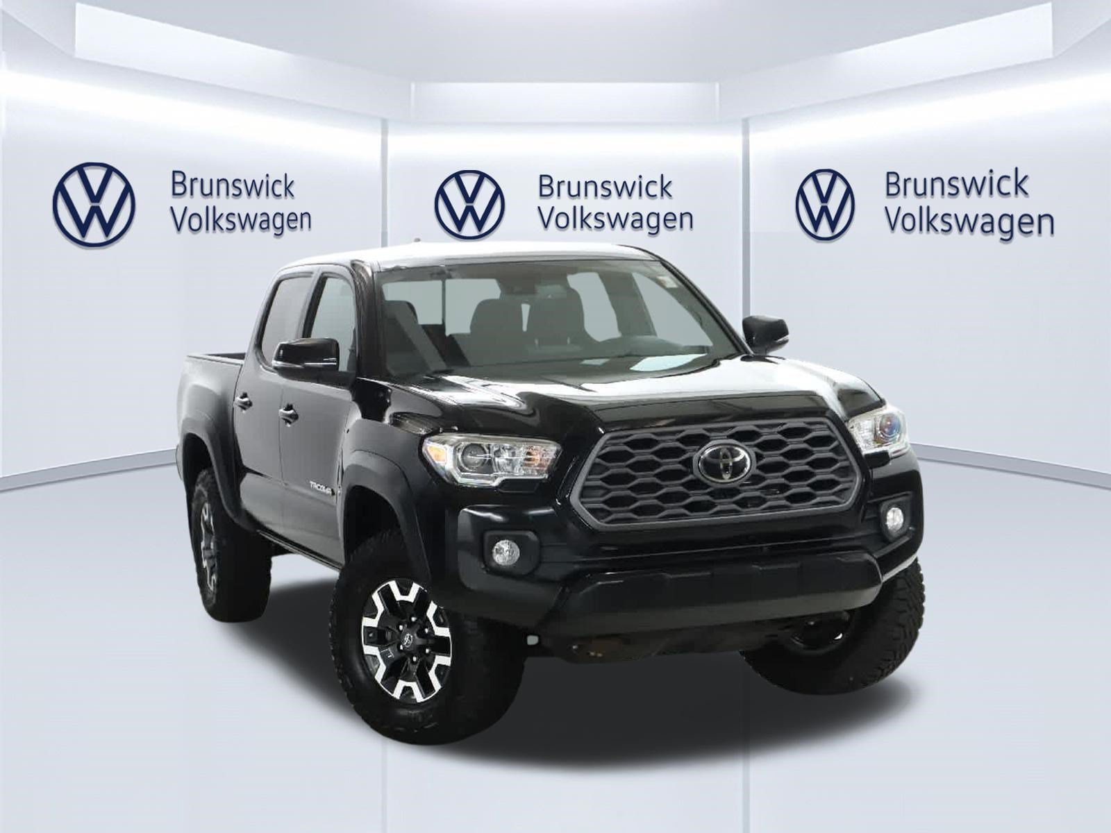 Certified 2020 Toyota Tacoma TRD Off-Road w/ Technology Package AWD/4WD image 2