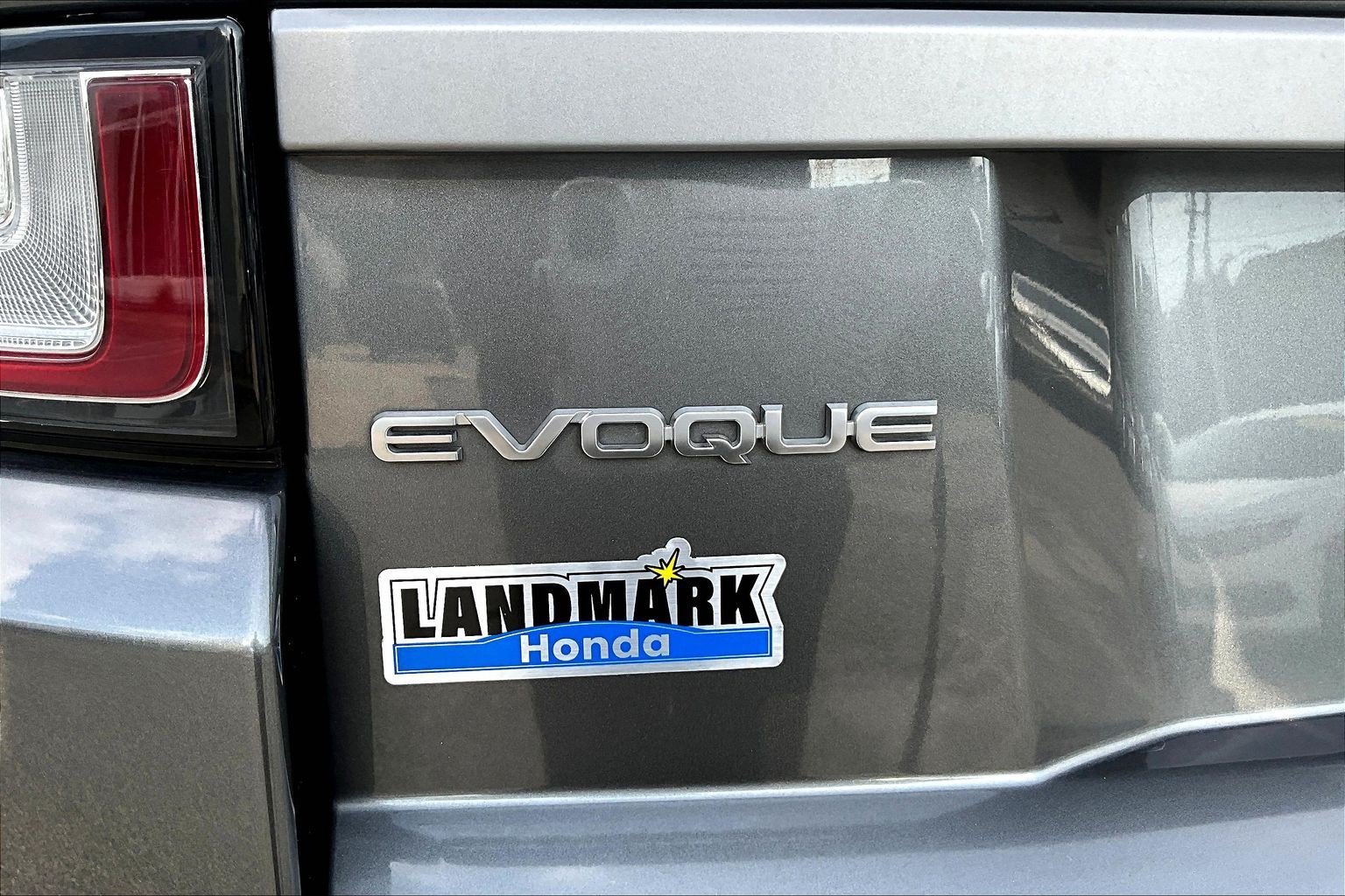 Used 2019 Land Rover Range Rover Evoque SE AWD/4WD image 32