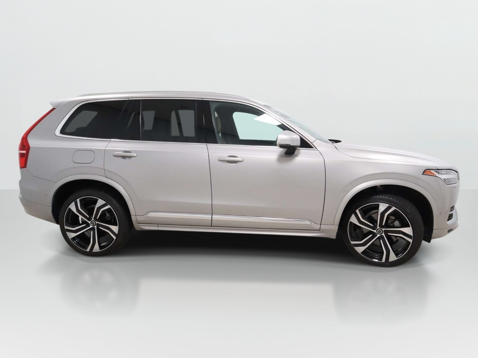 Used 2024 Volvo XC90 B6 Ultimate w/ Protection Package Premier AWD/4WD image 6