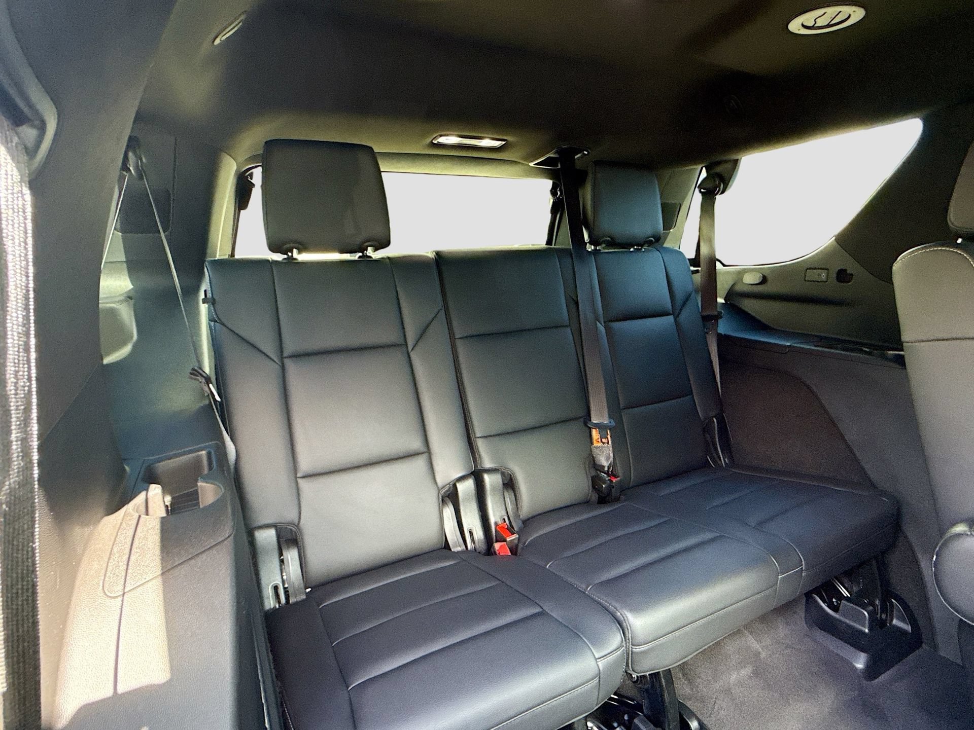 Used 2024 Cadillac Escalade Luxury AWD/4WD image 18