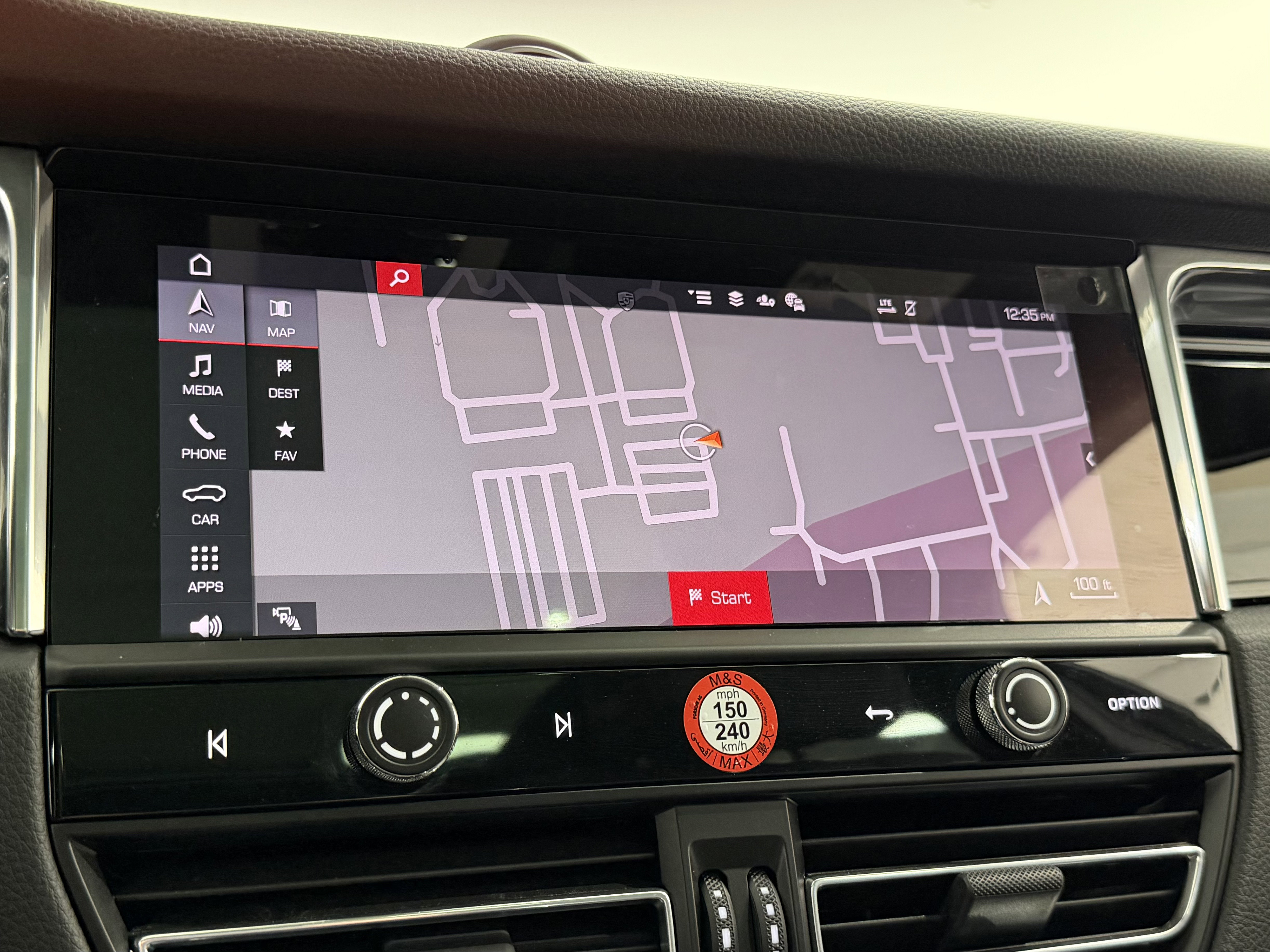 Certified 2025 Porsche Macan AWD/4WD image 40