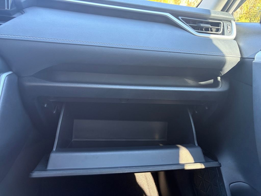 Used 2021 Toyota RAV4 XLE image 7