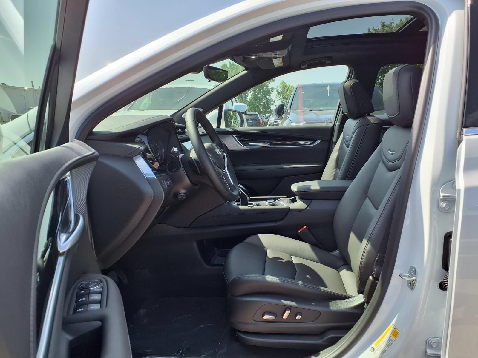 New 2026 Cadillac XT5 Premium Luxury w/ LPO, Floor Liner Package AWD/4WD image 15