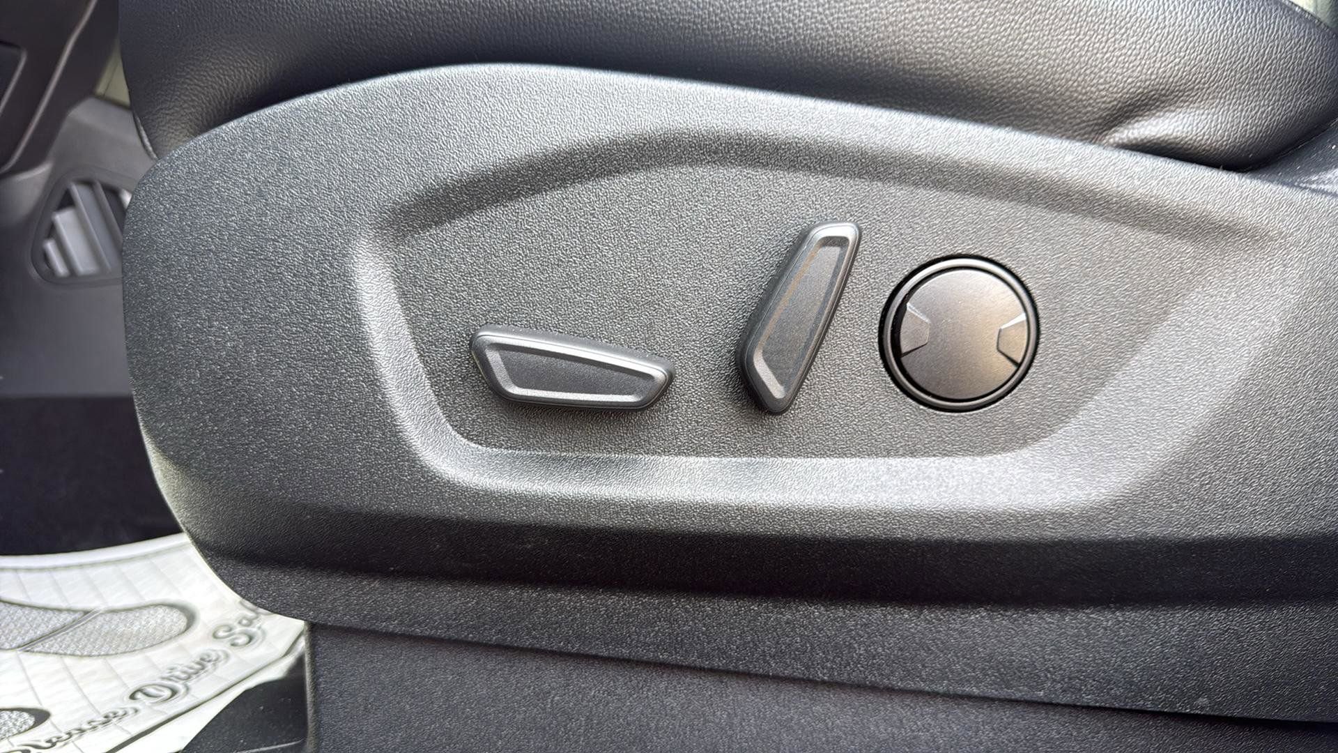 Certified 2022 Ford Edge Titanium image 27