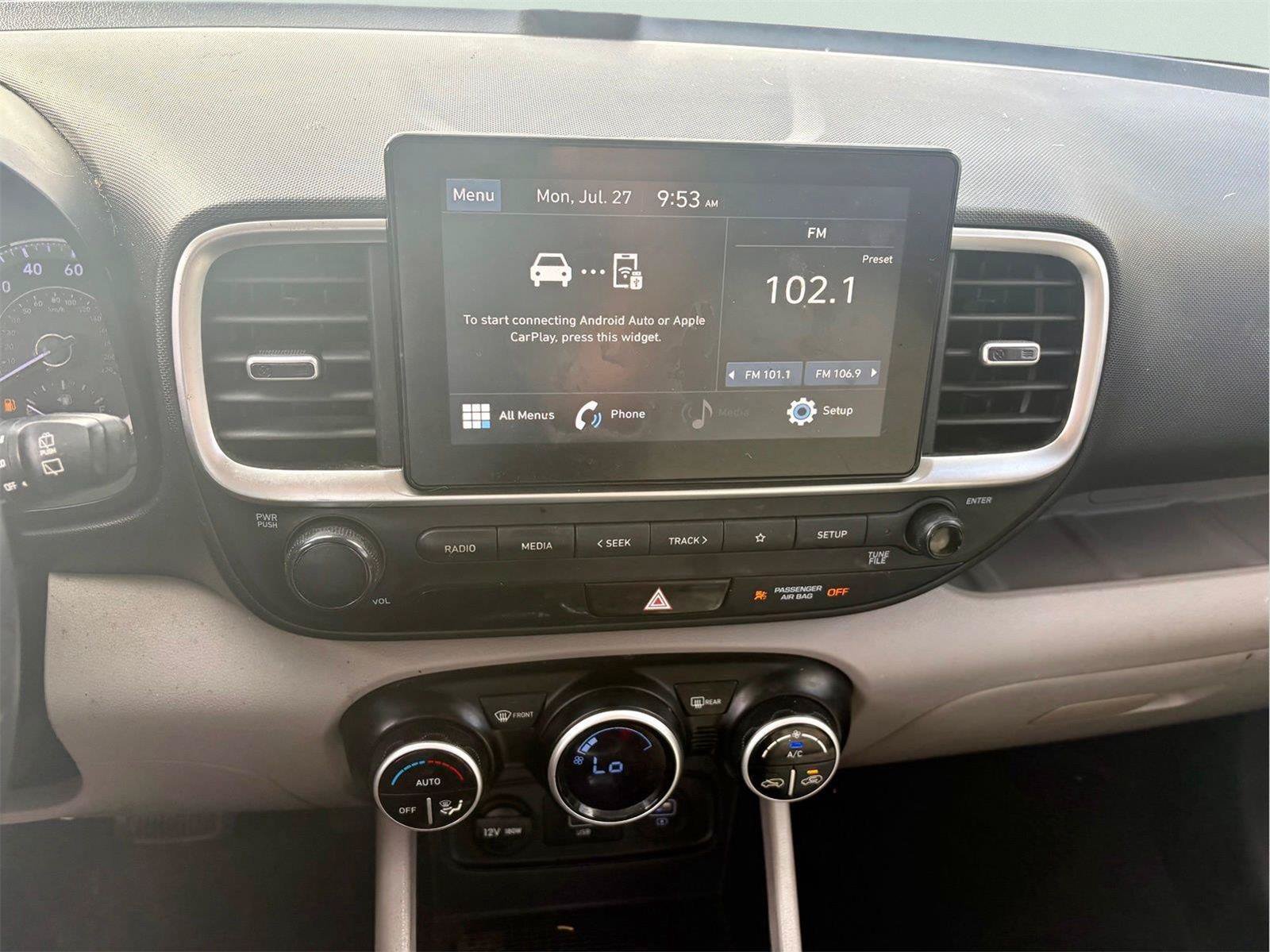 Used 2021 Hyundai Venue SEL FWD image 13