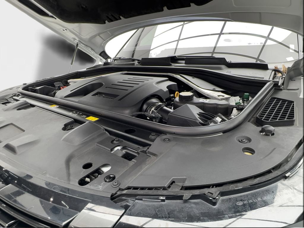 Used 2023 Land Rover Range Rover Long Wheelbase SE image 13