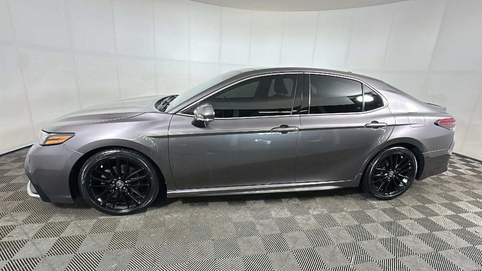 Used 2022 Toyota Camry XSE w/ Navigation Package FWD image 7