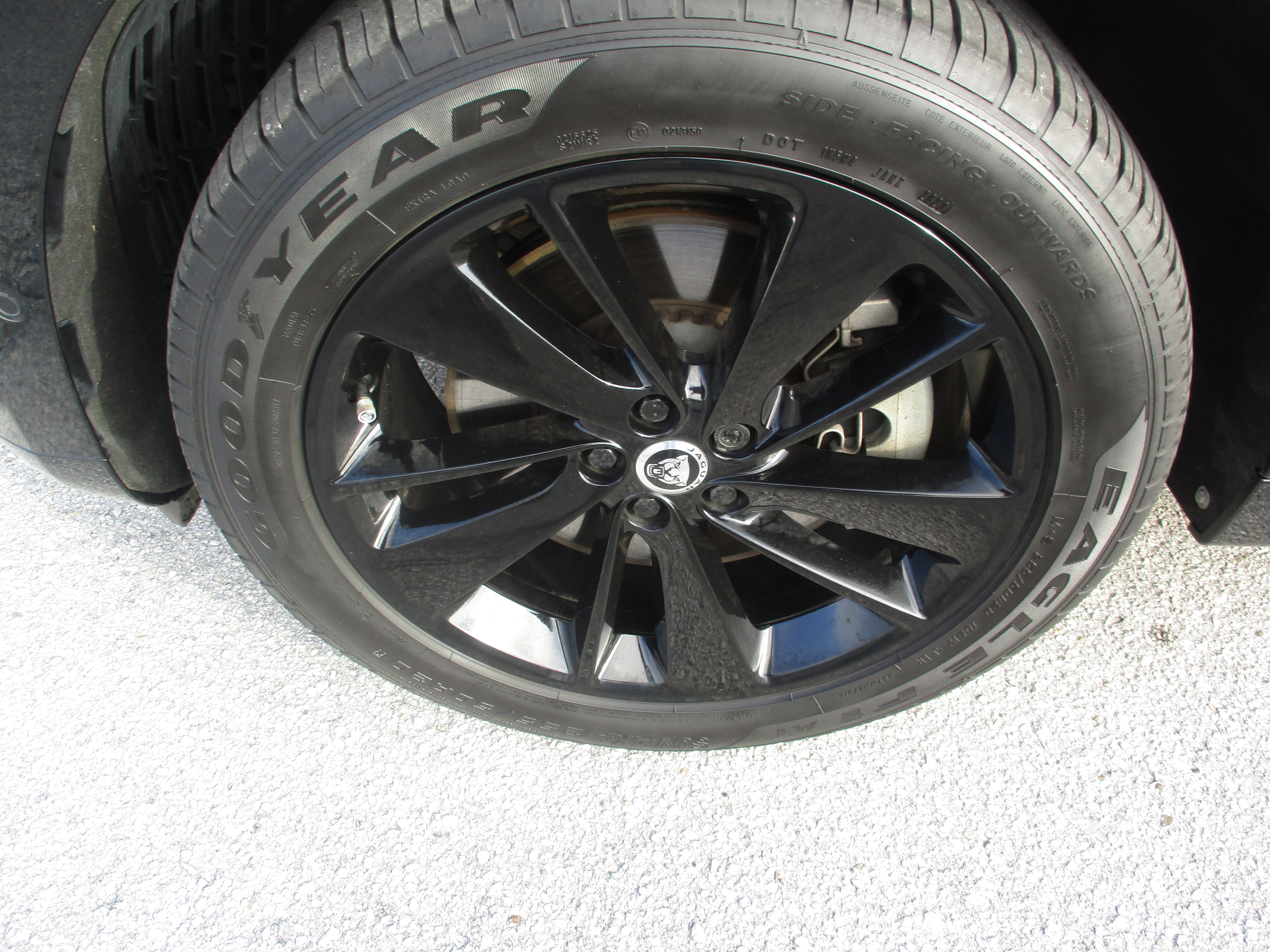 Used 2024 Jaguar F-PACE R-Dynamic S image 9