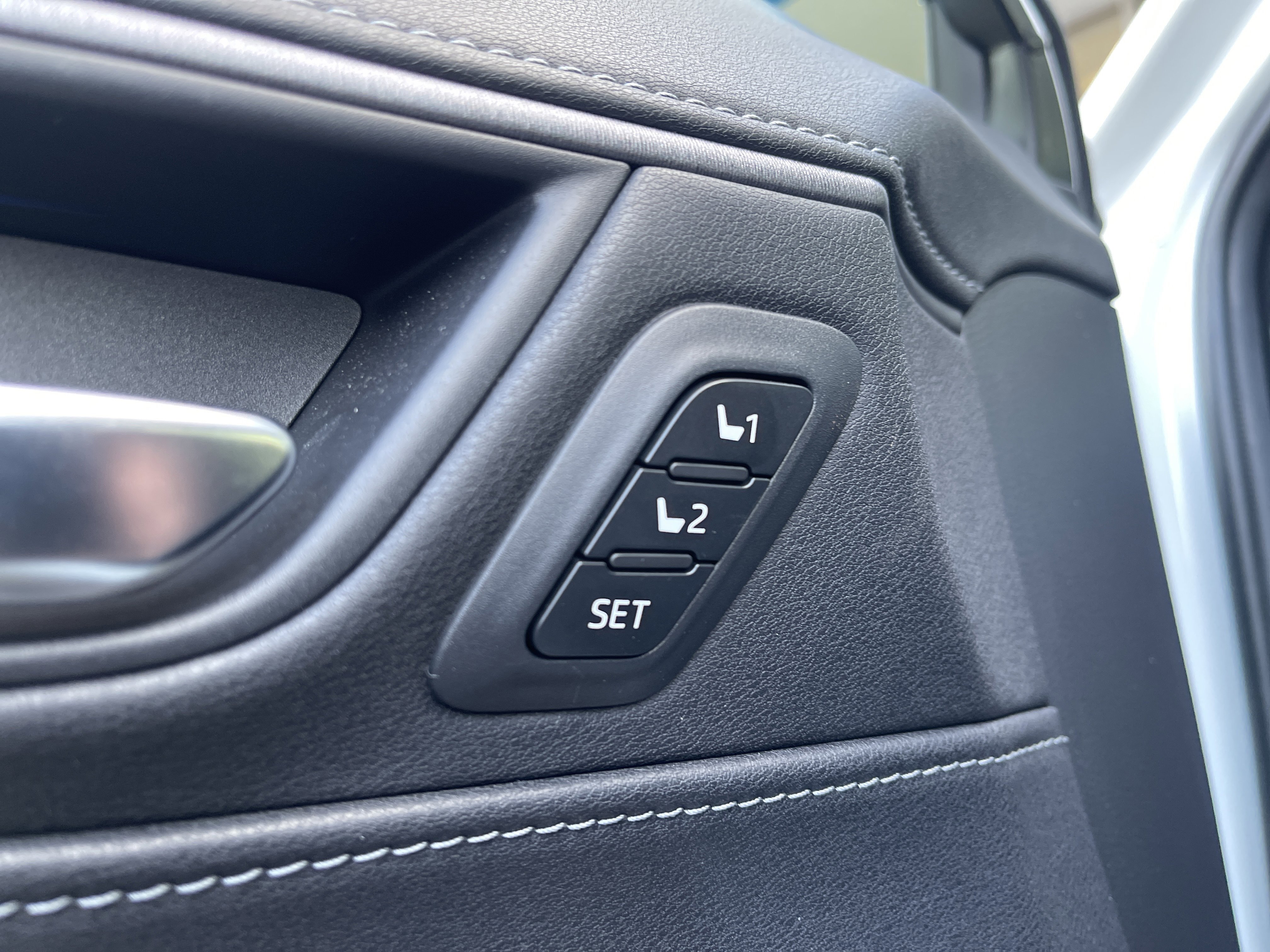 Used 2023 Toyota Venza XLE image 17