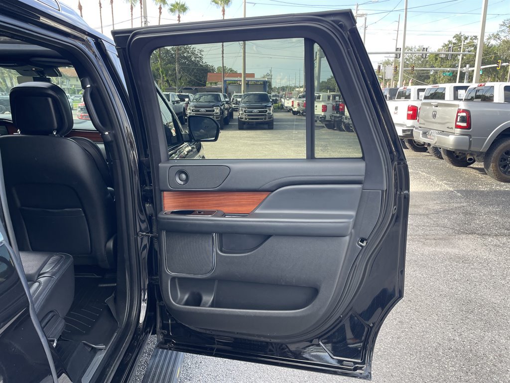 Used 2019 Lincoln Navigator L Select AWD/4WD image 51