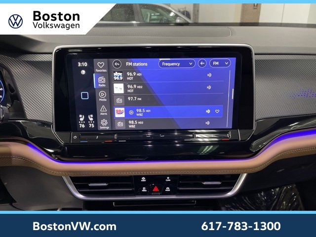 Used 2025 Volkswagen Atlas Cross Sport SEL R-Line image 21