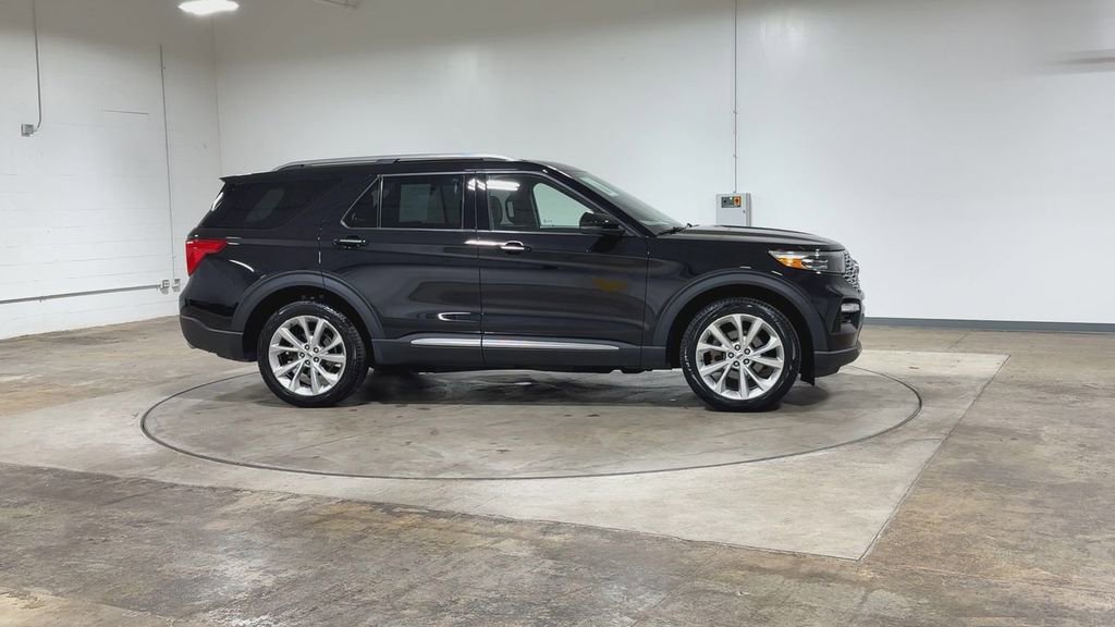 Used 2022 Ford Explorer Platinum w/ Equipment Group 601A AWD/4WD image 2