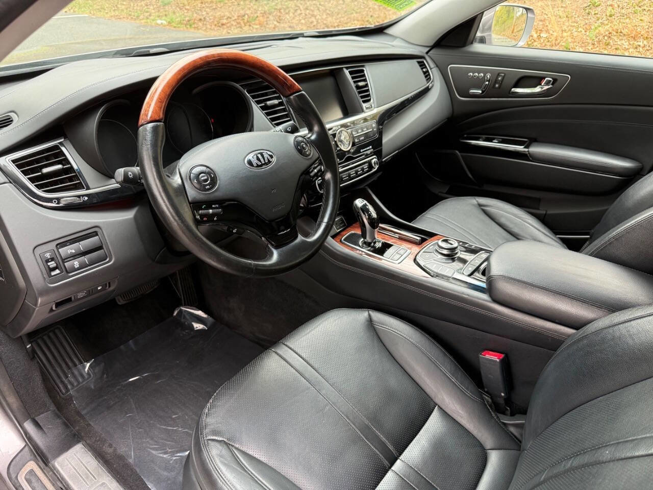 Used 2015 Kia K900 Premium w/ Interior Highline Package image 11