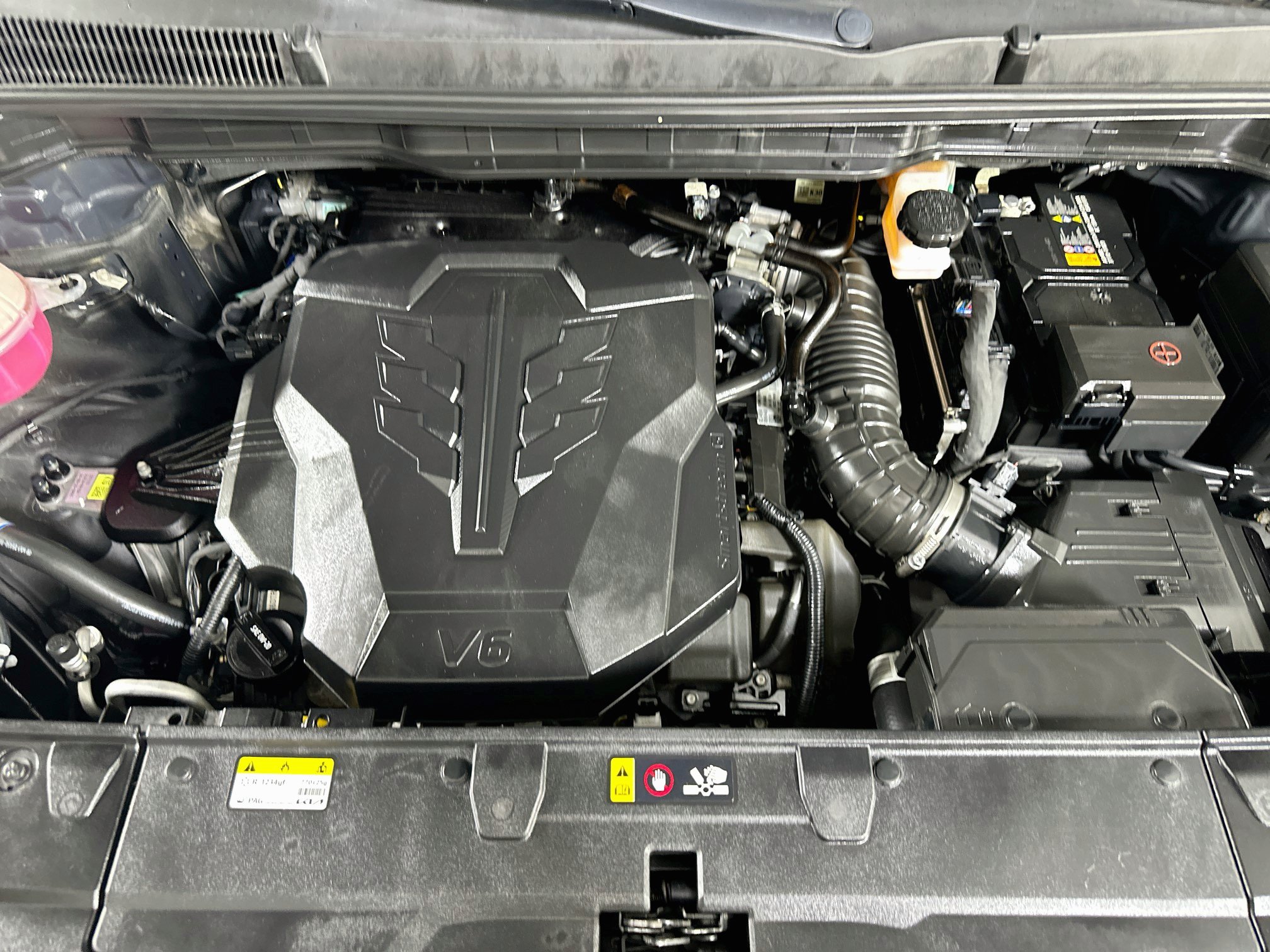 Used 2025 Kia Carnival FWD image 32