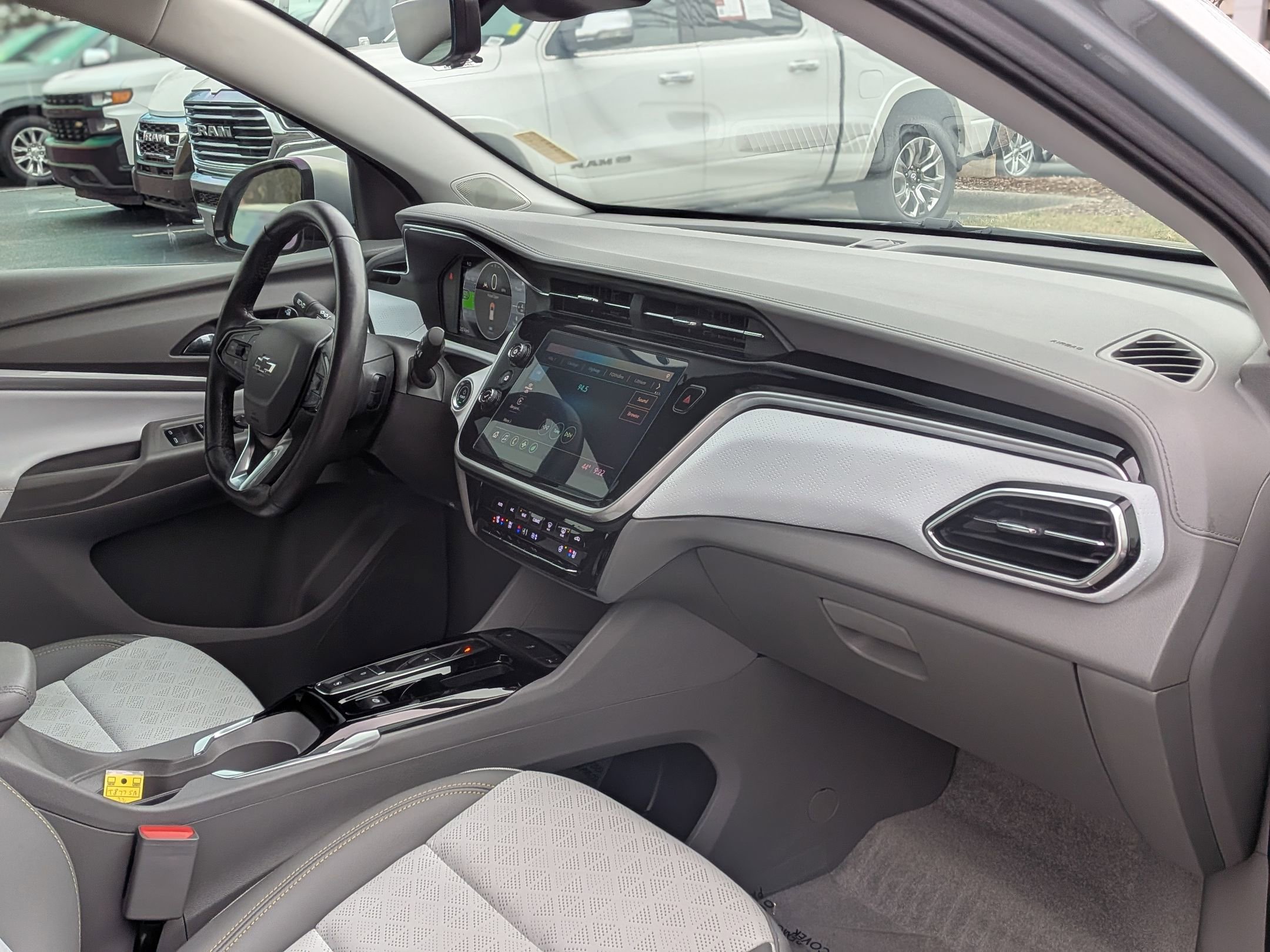 Used 2022 Chevrolet Bolt EUV Premier image 22