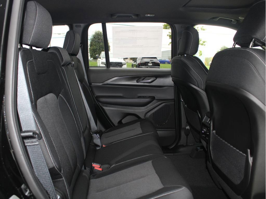 New 2025 Jeep Grand Cherokee Laredo X w/ Luxury Tech Group I image 32