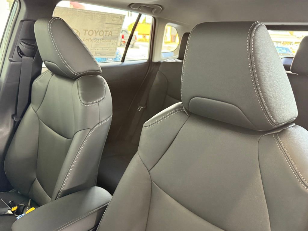 Used 2026 Toyota Corolla Cross XLE image 19