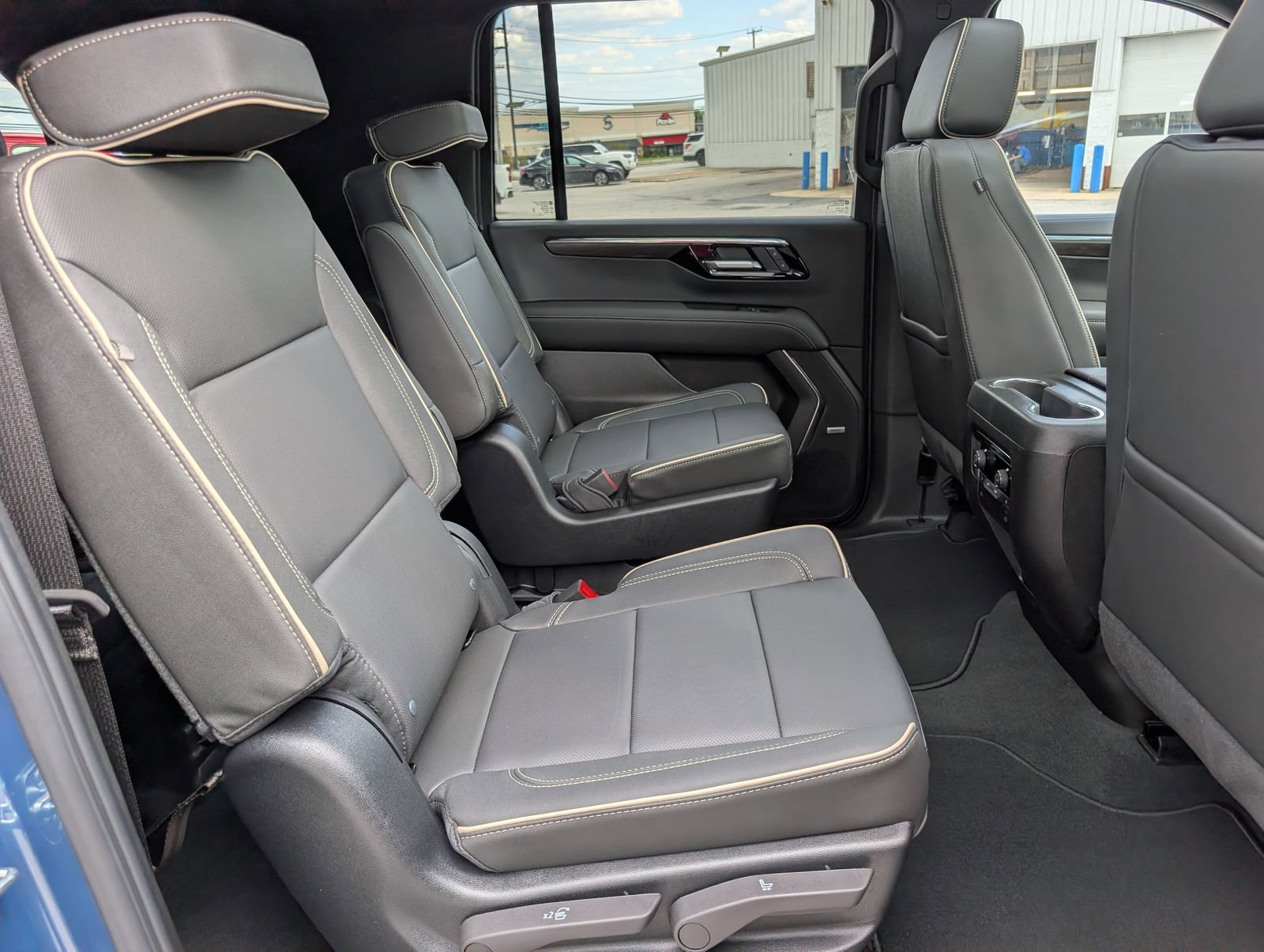 New 2026 Chevrolet Suburban Premier w/ Sun And Tow Package AWD/4WD image 10