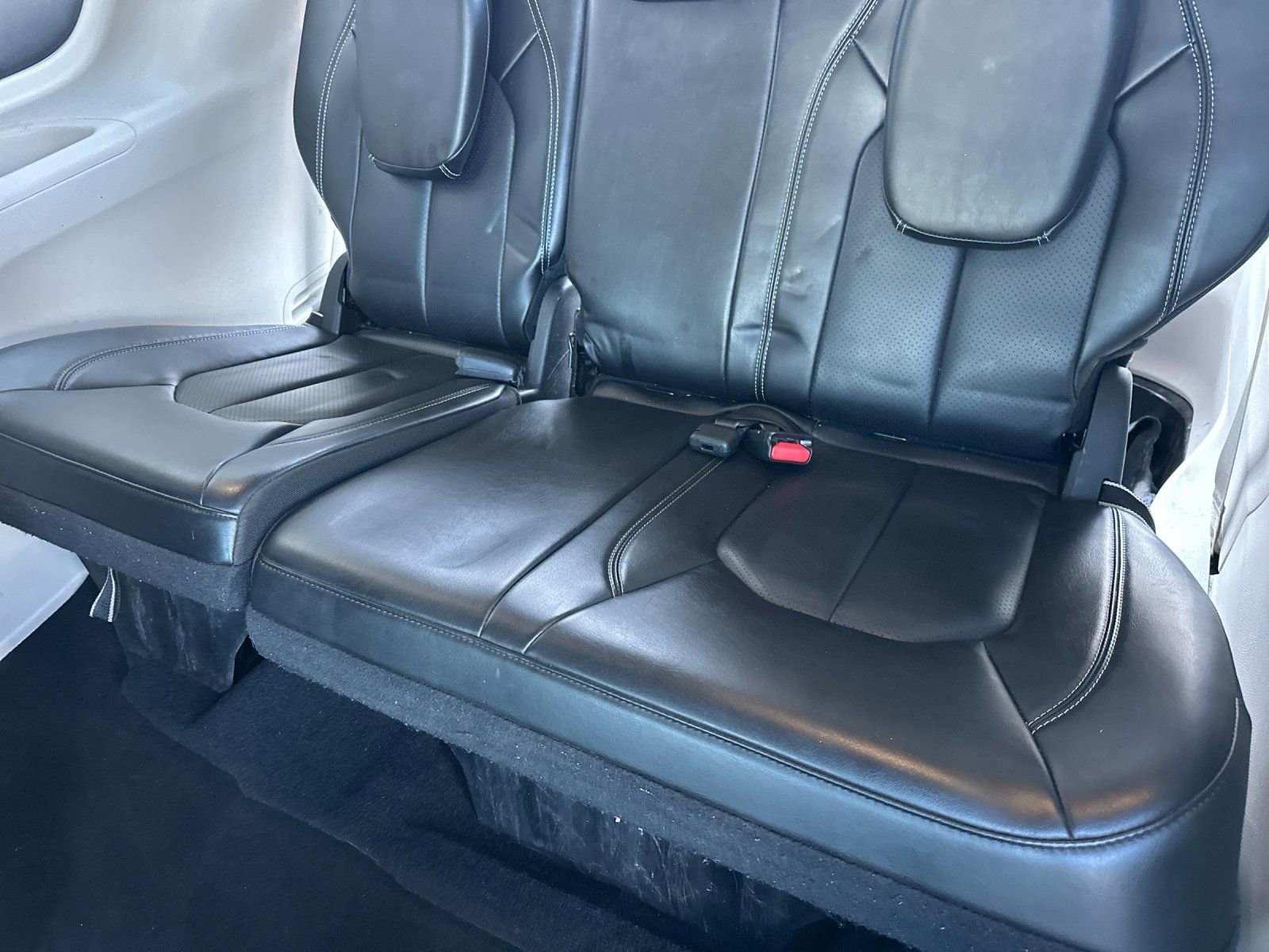 Used 2023 Chrysler Pacifica Touring-L image 14