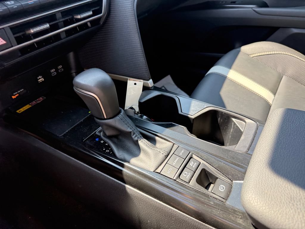 Used 2026 Toyota Camry SE FWD image 31