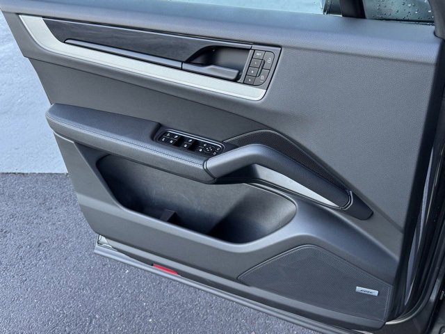 Used 2025 Porsche Cayenne image 13