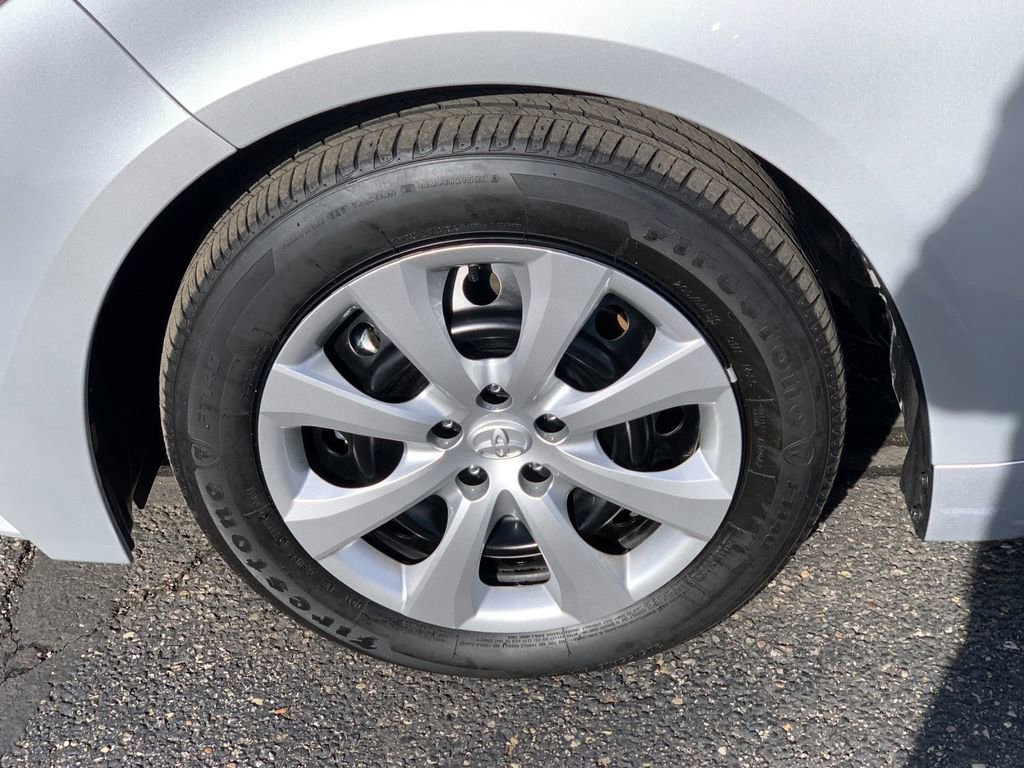 Used 2025 Toyota Corolla LE image 31