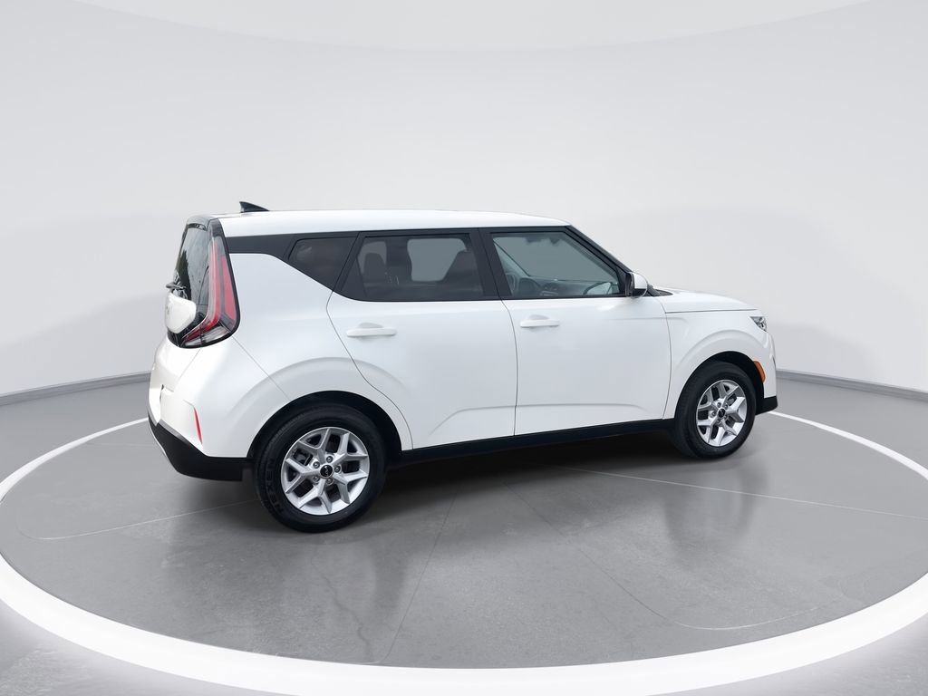 Certified 2025 Kia Soul LX w/ LX Technology Package FWD image 8