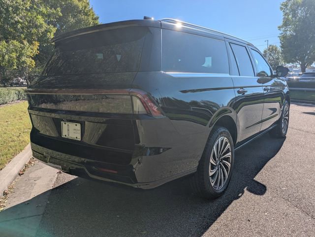 New 2025 Lincoln Navigator Reserve w/ Jet Appearance Package AWD/4WD image 11