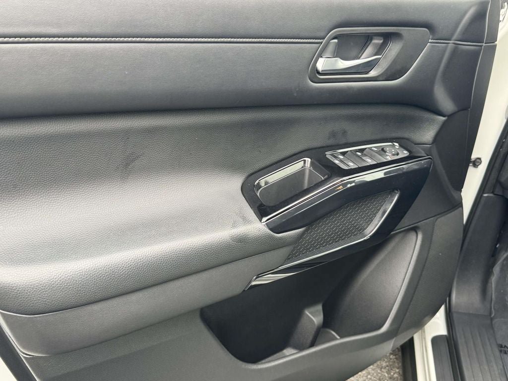 Used 2022 Nissan Pathfinder SV AWD/4WD image 29