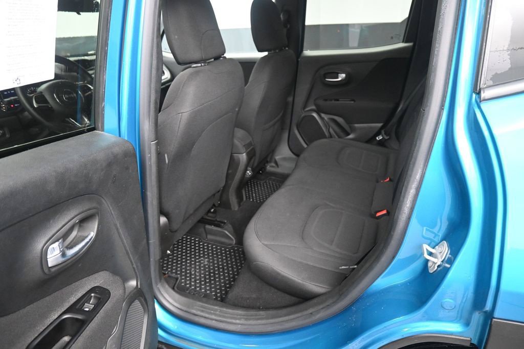 Used 2020 Jeep Renegade Latitude w/ Cold Weather Group AWD/4WD image 16