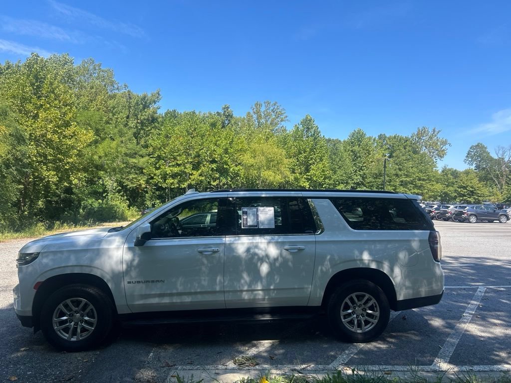 Used 2022 Chevrolet Suburban 2WD image 3