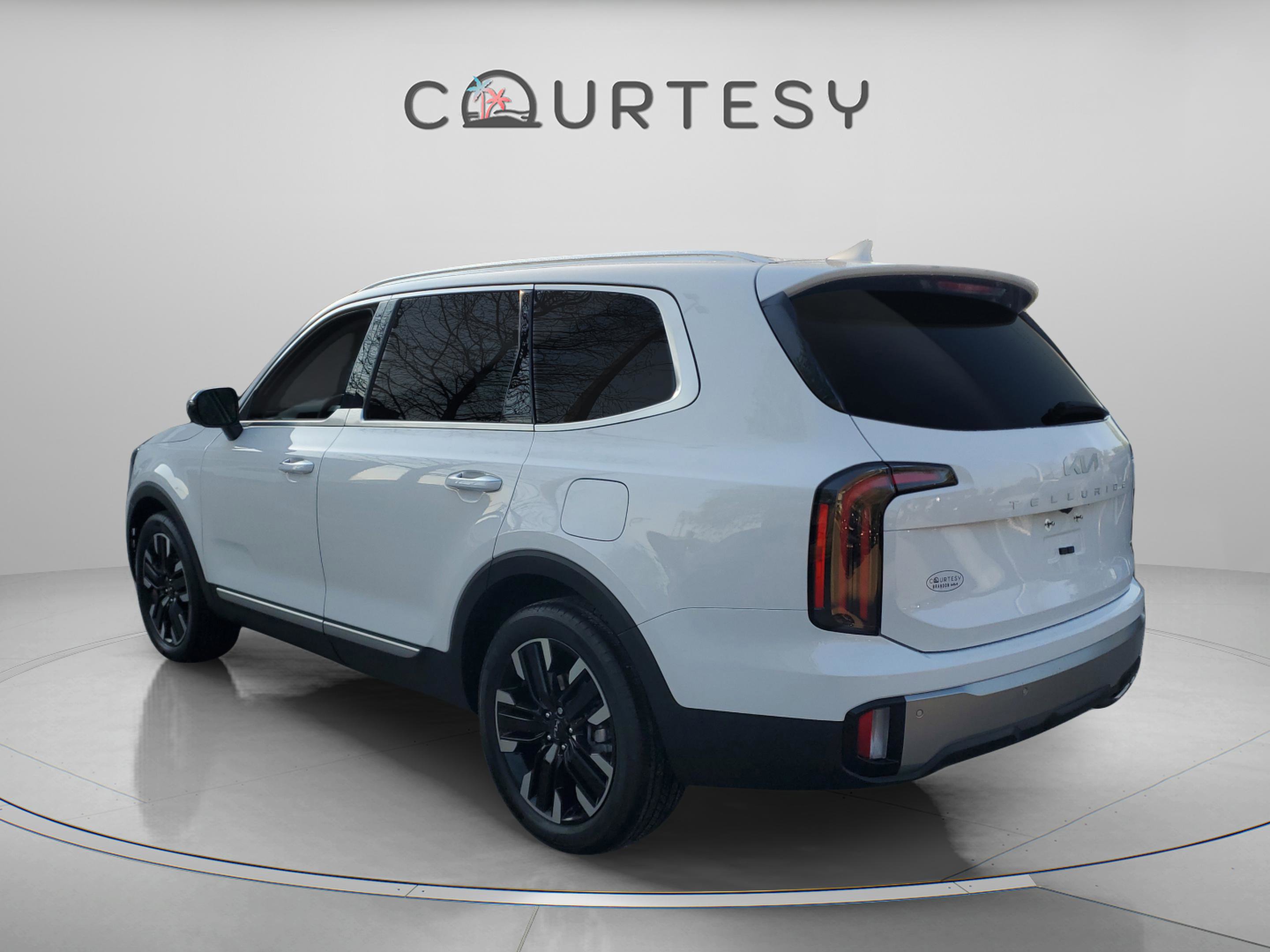 Used 2025 Kia Telluride SX Prestige image 2