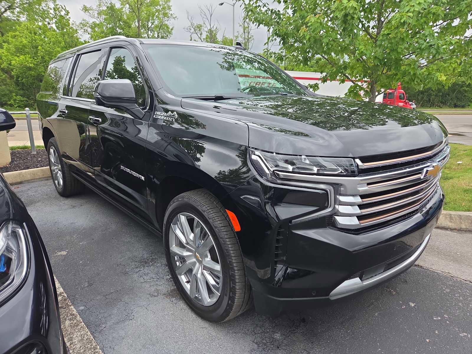 Used 2022 Chevrolet Suburban High Country AWD/4WD image 1