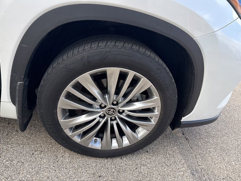 Used 2024 Toyota Highlander Platinum AWD/4WD image 30