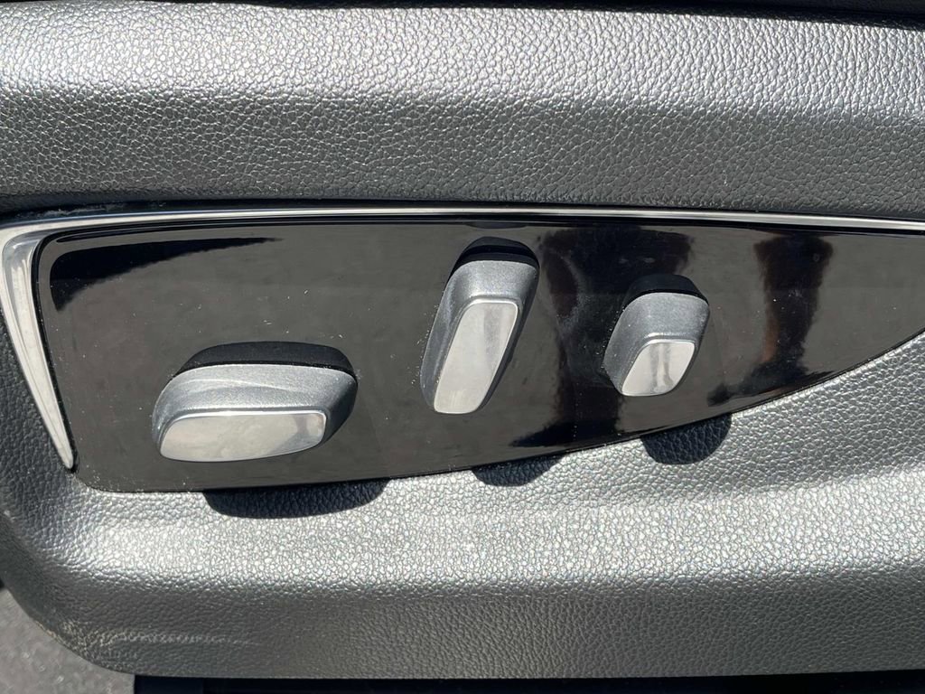 Used 2019 Cadillac Escalade ESV Luxury AWD/4WD image 28
