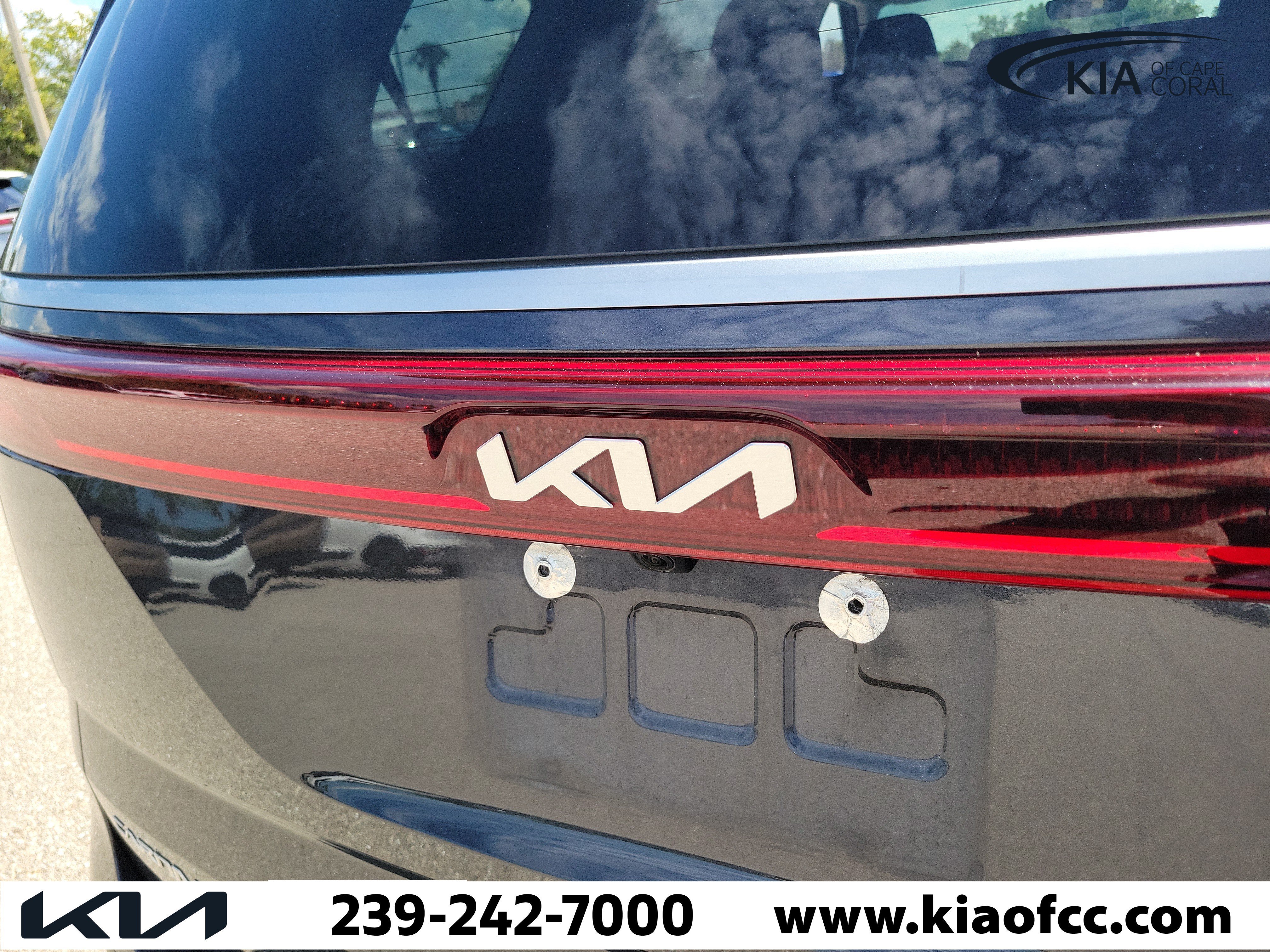 Certified 2023 Kia Carnival EX FWD image 10