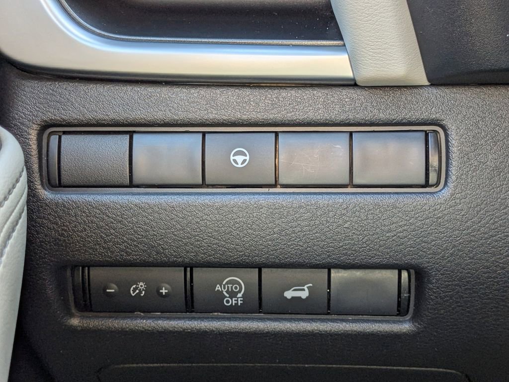 Used 2025 Nissan Rogue SV FWD image 21