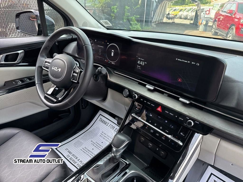 Used 2024 Kia Carnival SX image 16
