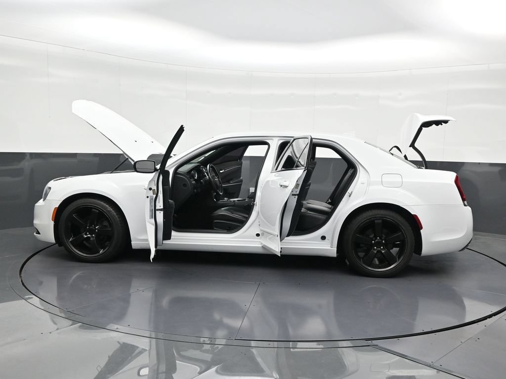 Used 2020 Chrysler 300 S RWD image 32