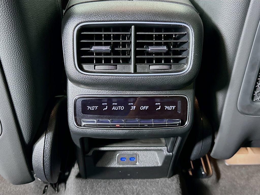 Used 2025 Mercedes-Benz GLS 450 4MATIC image 26