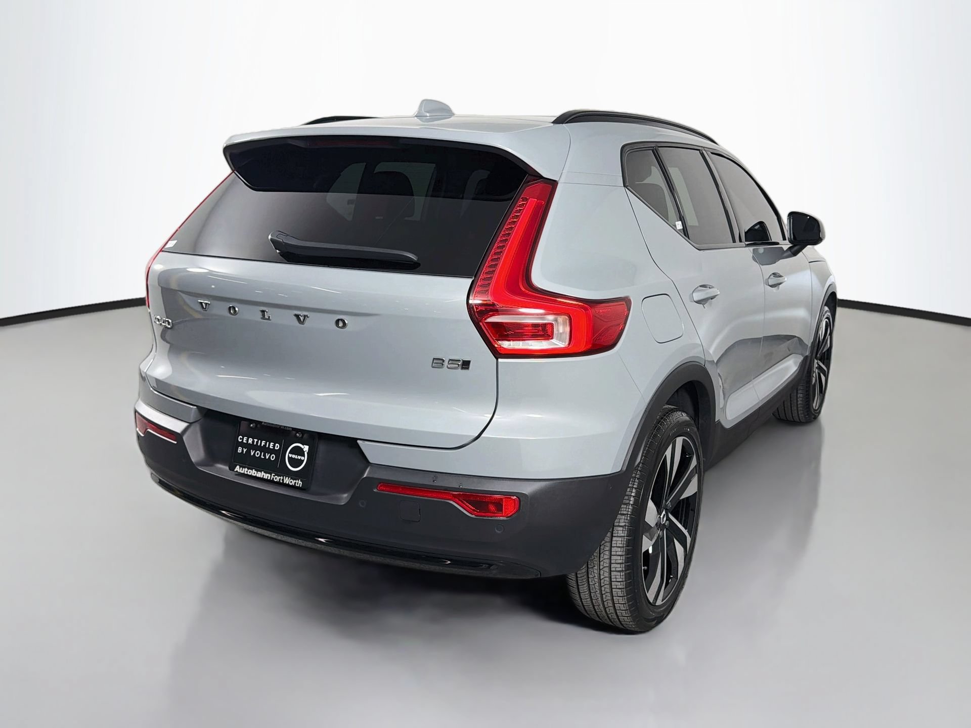 Certified 2024 Volvo XC40 B5 Plus AWD/4WD image 6
