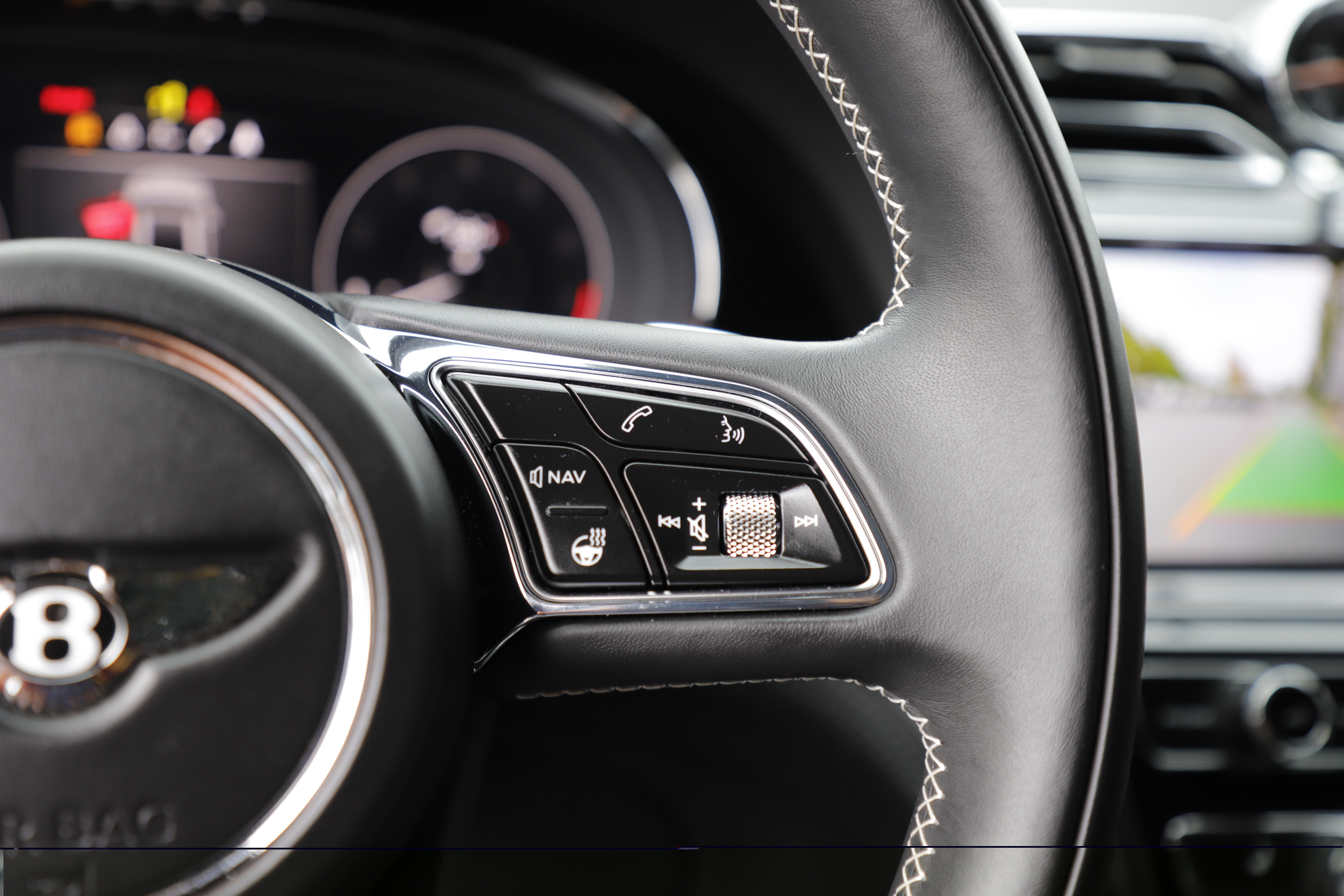 Used 2022 Bentley Bentayga AWD/4WD image 22