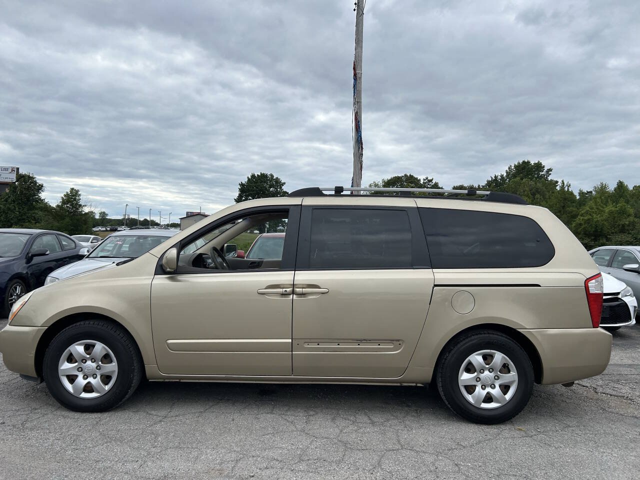 Used 2008 Kia Sedona LX FWD image 3