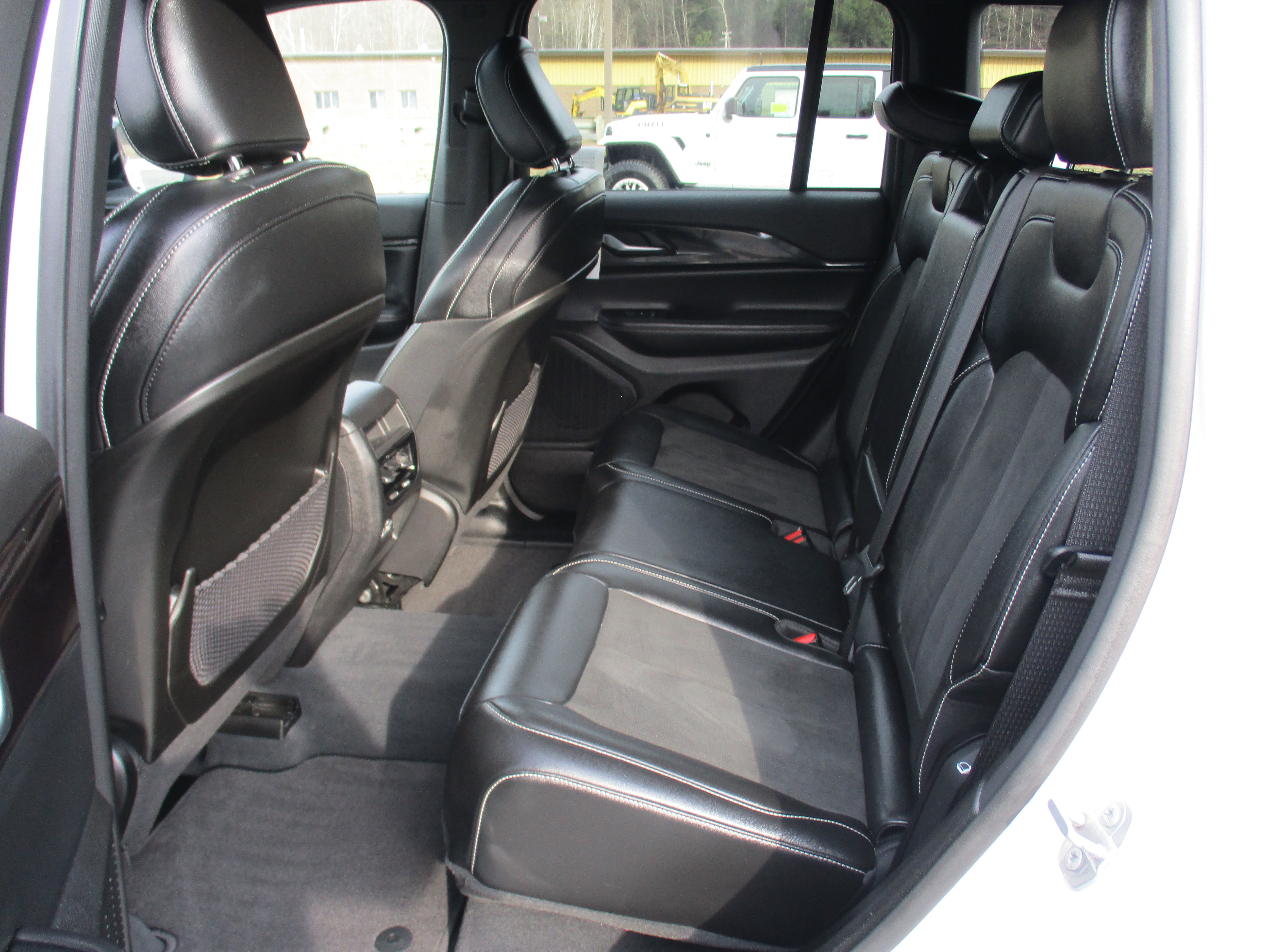 Certified 2023 Jeep Grand Cherokee Altitude image 13