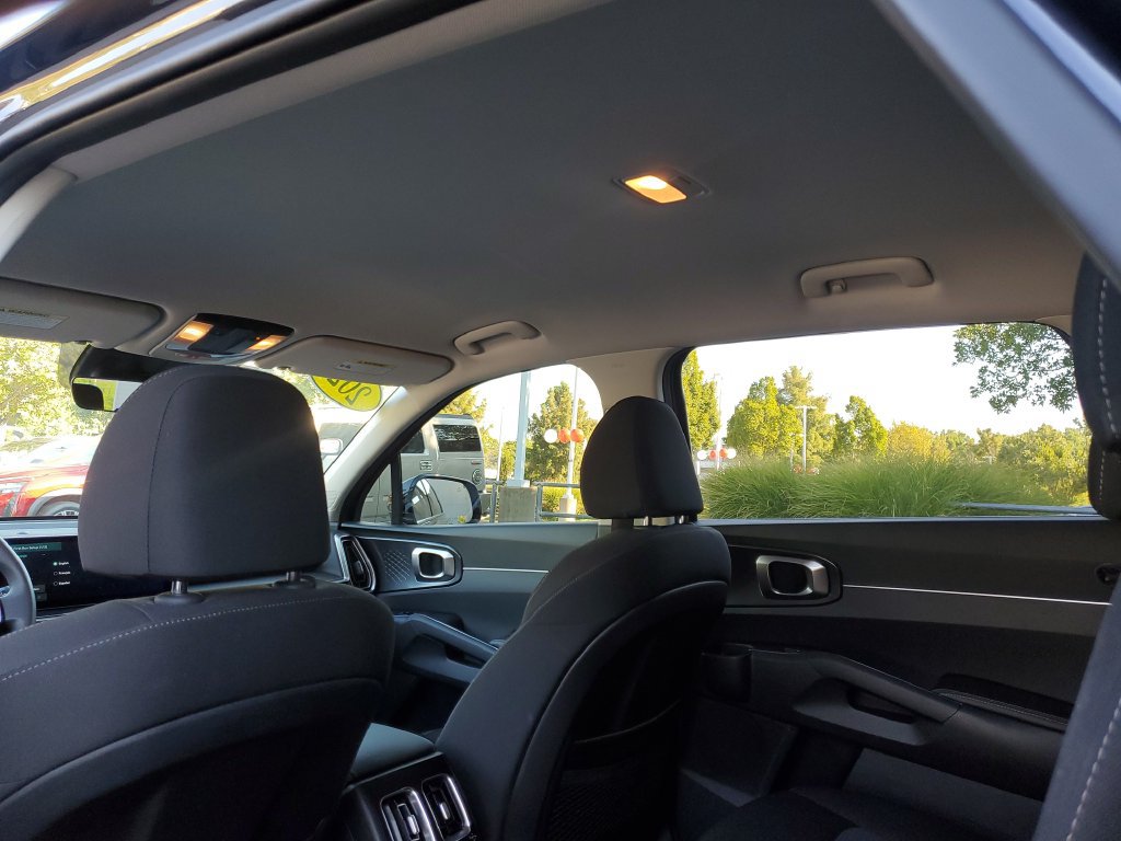 Used 2025 Kia Sorento LX FWD image 12