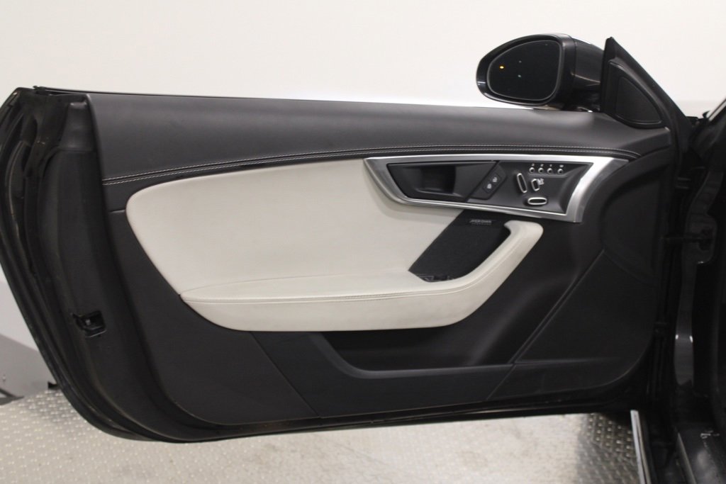 Used 2022 Jaguar F-TYPE R image 12