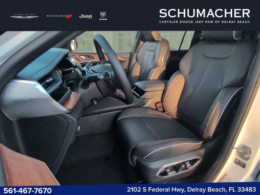 New 2025 Jeep Grand Cherokee Summit AWD/4WD image 4