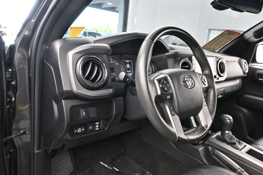 Used 2022 Toyota Tacoma TRD Off-Road AWD/4WD image 16