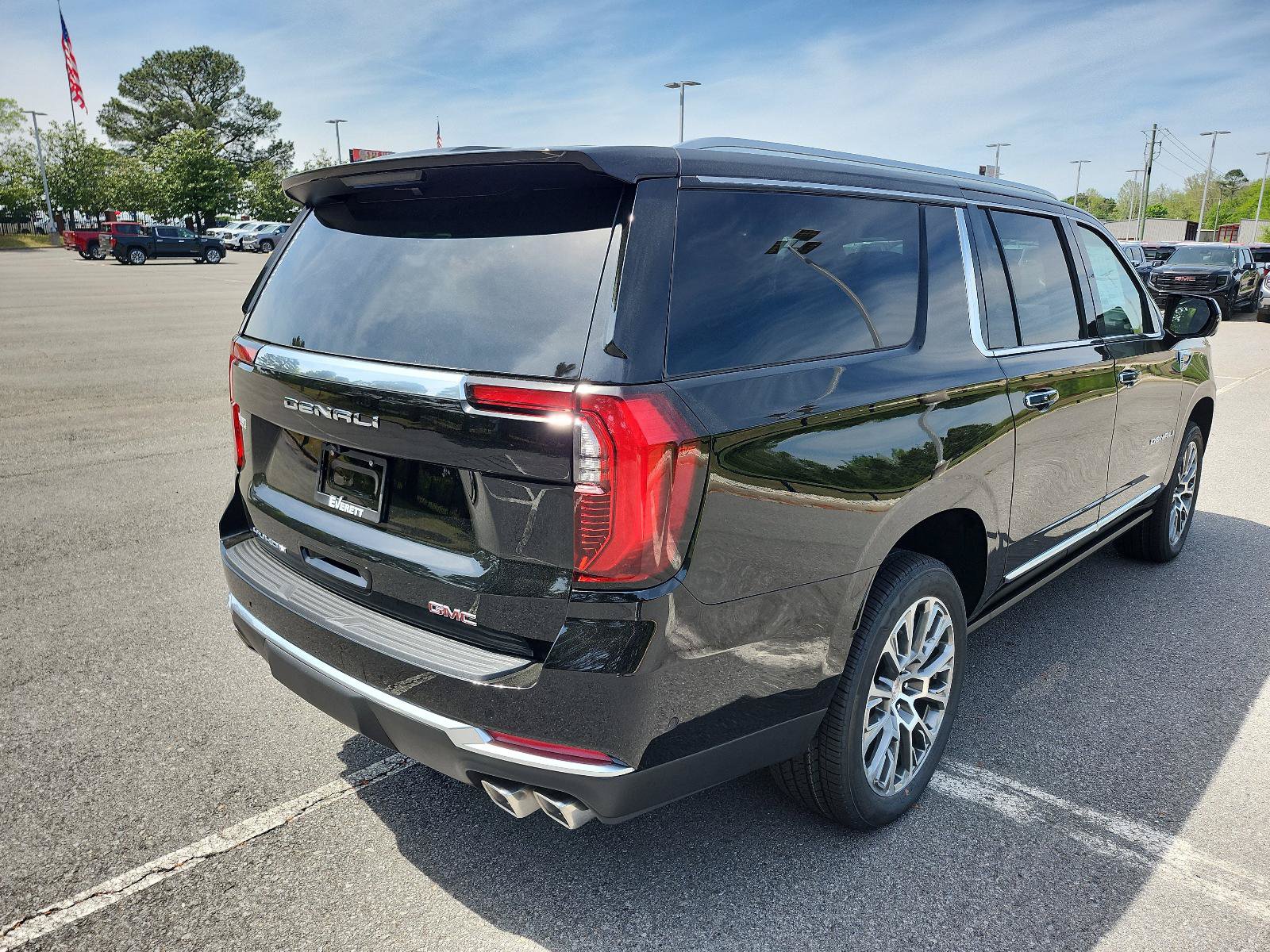 New 2026 GMC Yukon XL Denali w/ Sun & Power Step Package AWD/4WD image 3